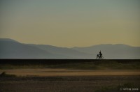 /album/%e5%a4%8f/%e8%8c%b6%e8%89%b2%e3%81%ae%e3%82%b0%e3%83%a9%e3%83%87%e3%83%bc%e3%82%b7%e3%83%a7%e3%83%b3%e3%81%ab%e6%9f%93%e3%81%be%e3%82%8b%e6%99%af%e8%89%b2%e3%81%a8%e9%87%a3%e3%82%8a%e4%ba%ba-jpg/